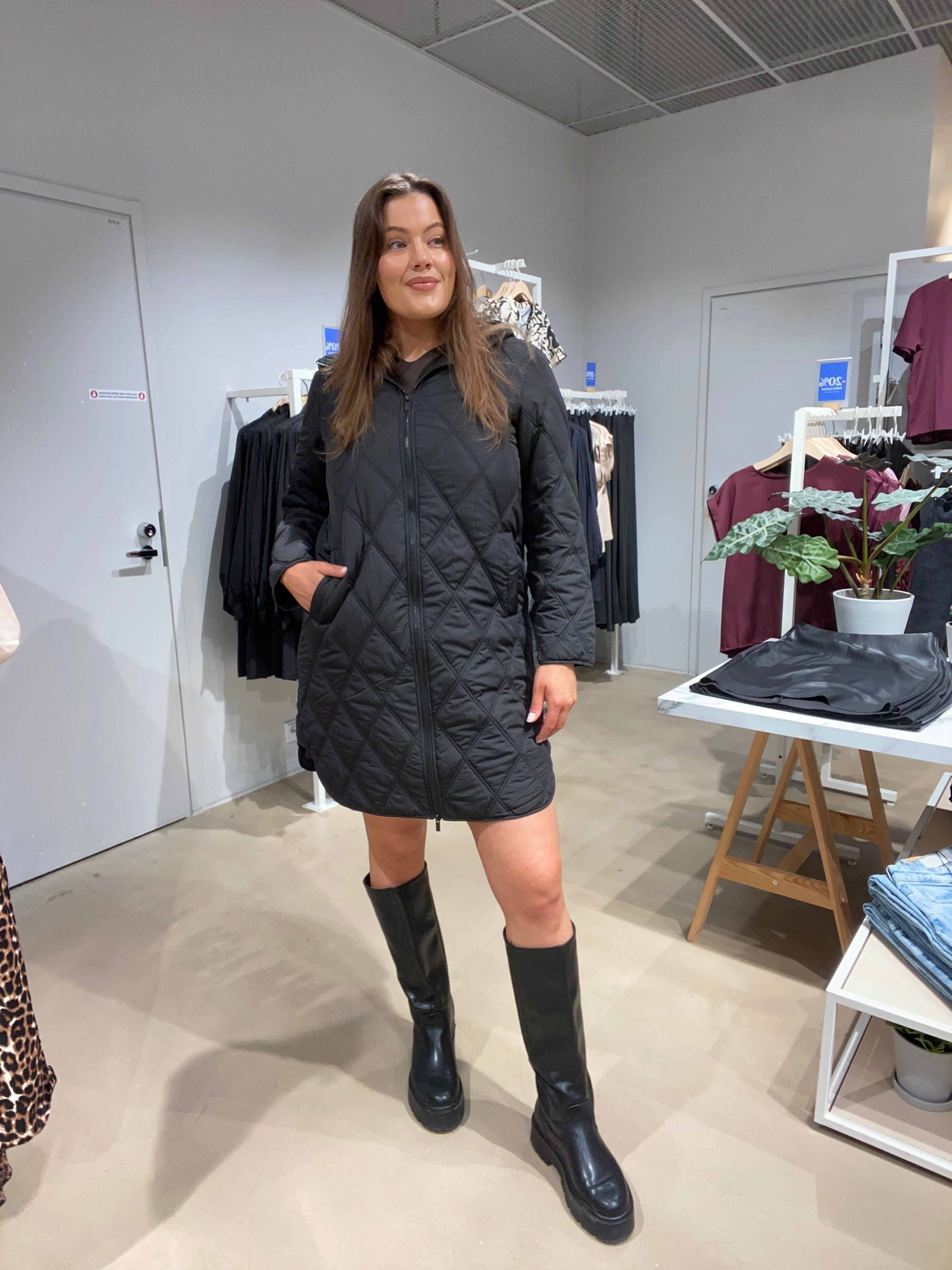 VIQUILA Coat - Black Beauty